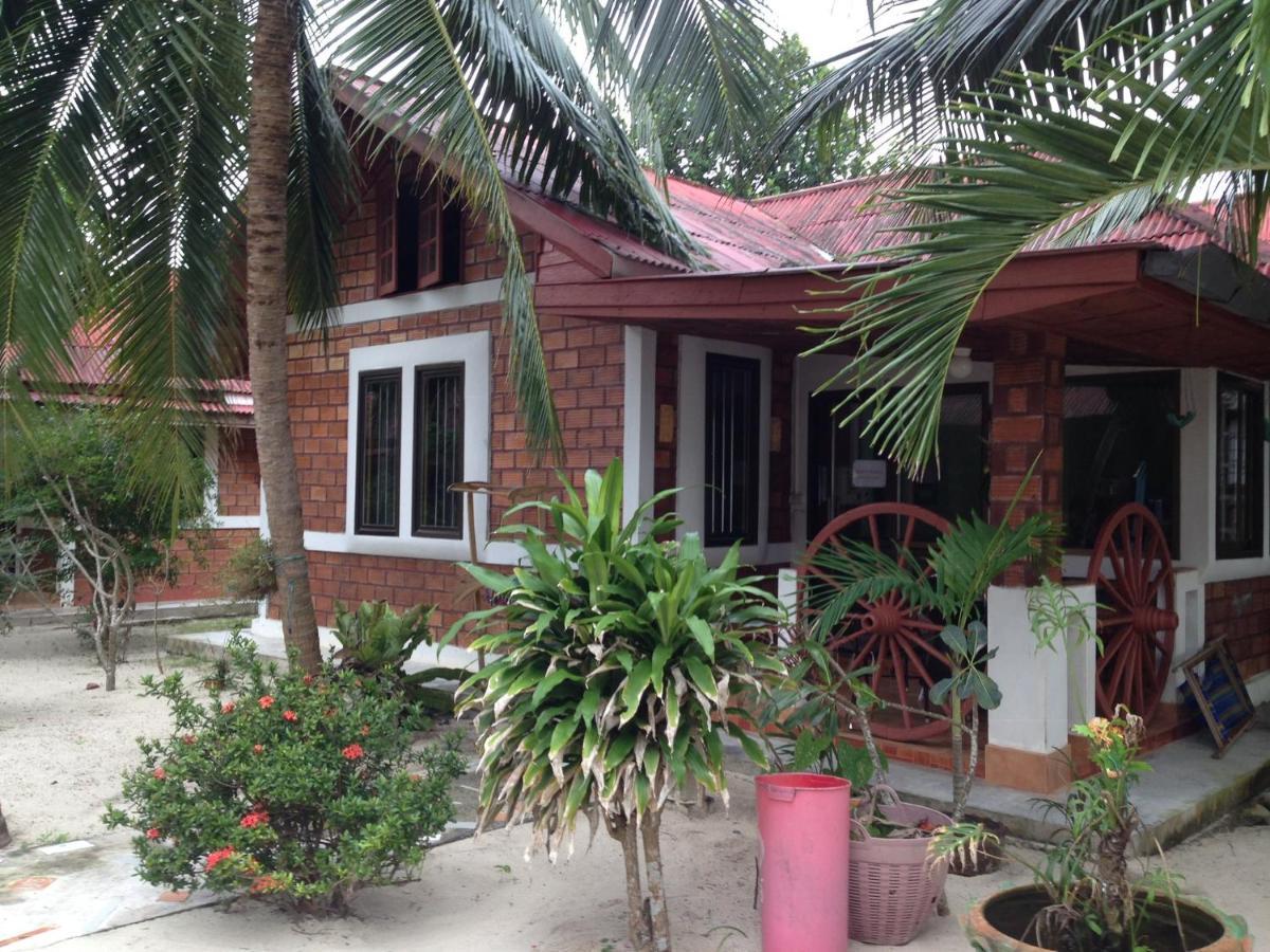 Sawai Home Resort Nathon Exterior photo