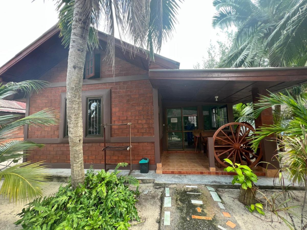 Sawai Home Resort Nathon Exterior photo